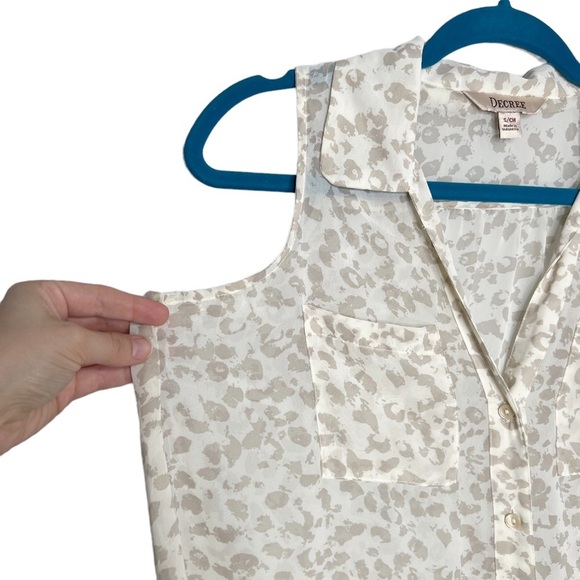 Decree Ivory Beige Semi Sheer Leopard Print Sleeveless Blouse - Picture 3 of 9